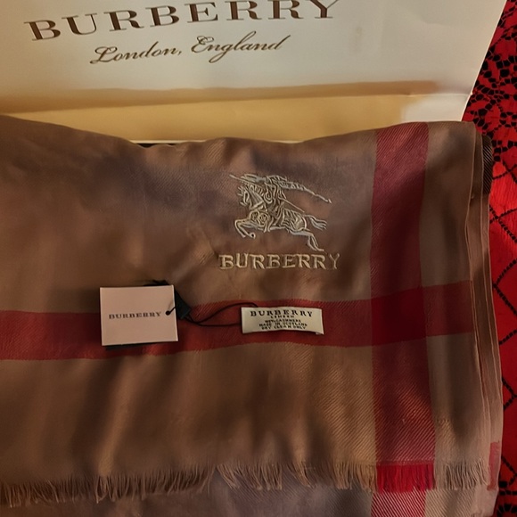 Burberry tan/blk/red scarf 100% cashmere - Picture 4 of 9